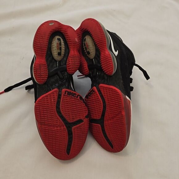 Lebron 19 Low men's 8 - Picture 6 of 8